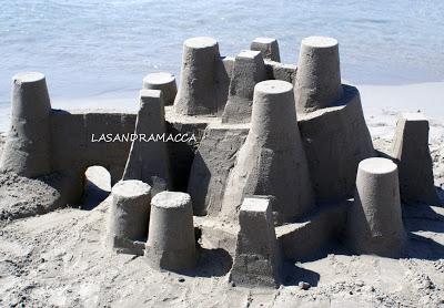 SULLA SPIAGGIA DI MONDI SCONFINATI