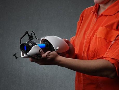 Portal 2: Ecco una fantastica replica in scala della Portal Gun