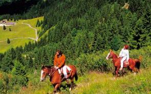 La Carnia Luoghi naturali, arte, eventi e tradizioni