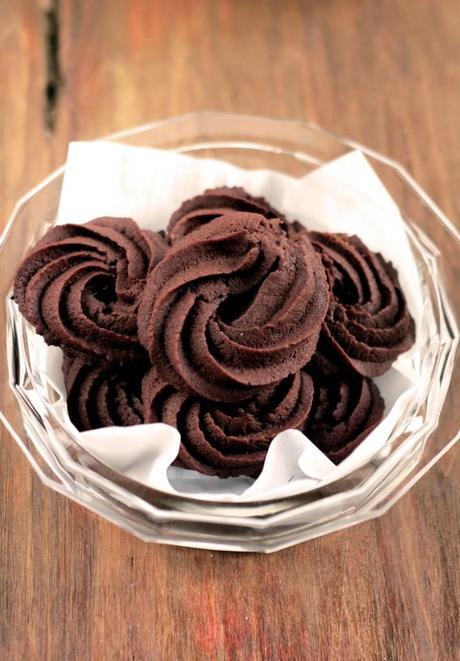 biscotti di frolla montata al cacao biscotti di frolla montata al cacao2 712x1024 Biscotti di frolla montata al cacao