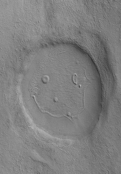 Faccia sorridente sulla superficie di Marte