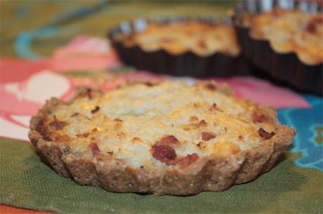 Crostatine di brisèe al grano saraceno farcite con zucca bianca, patate dolci e speck