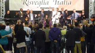 GRANDE PARTECIPAZIONE ALL'INCONTRO EVANGELICO DI PESCARA - GUARIGIONI ATTRAVERSO LA PREGHIERE