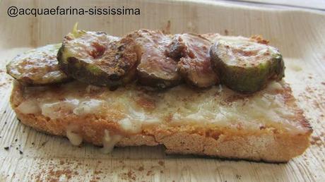 bruschetta gorgonzola e fichi... bruschetta gorgonzola e fichi...