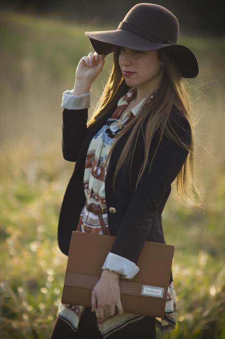Wide-brimmed hat… I love it!