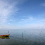 Blauer Himmel über