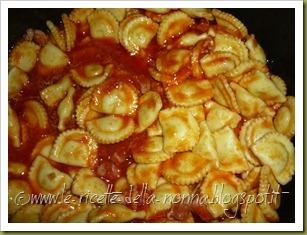 Raviolini di carne con sugo di pomodoro e pancetta affumicata (7)