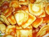 Raviolini carne sugo pomodoro pancetta affumicata
