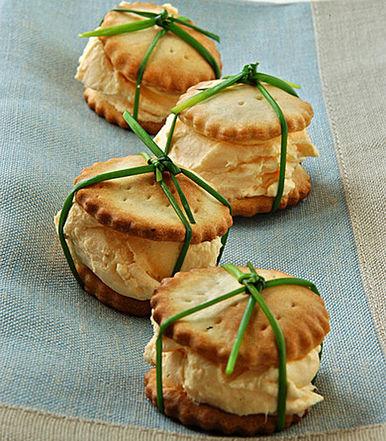 http://www.donnamoderna.com/var/ezflow_site/storage/images/media/images/cucina/antipasti-veloci-belli-e-buoni/minisandwich-al-formaggio/6752001-2-ita-IT/Minisandwich-al-formaggio_avorigh.jpg