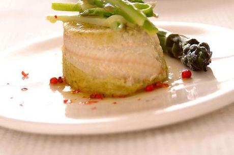 http://ricette.donnamoderna.com/var/ezflow_site/storage/images/media/images/ricette-importate/torte-salate-e-souffle/flan/piccoli-flan-di-asparagi-al-pepe-rosa/piatto-pronto-tovagliolo-rosso/64970501-1-ita-IT/Piatto-pronto-tovagliolo-rosso_dettaglio_ricette_slider_grande3.jpg