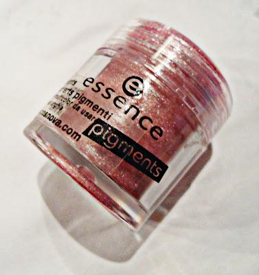 Review&Swatches; ESSENCE COLOUR ARTS PIGMENTS nelle colorazioni 01,02,05,08,09,10,11,14,15 e 16