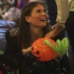 Carolina Marcialis con il figlio Christopher alla festa di Halloween01