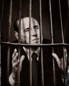 Silvio condannato, ma il film Italia continua