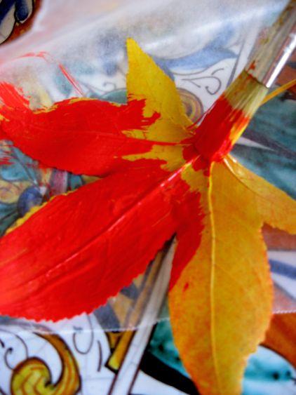 Dipingere con le foglie