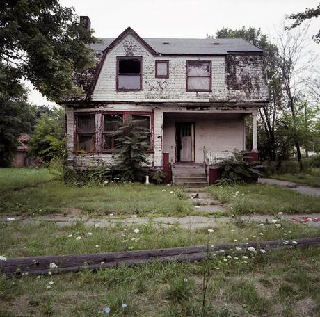 100 abandoned houses