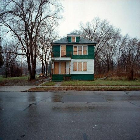 100 abandoned houses