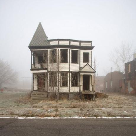 100 abandoned houses