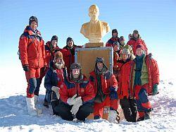 Cosa ci fa il busto di Lenin al Polo Sud ?