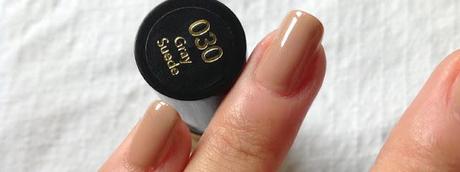 #19 Nac: 030 di Revlon (la review) + Halloween caviar nail art