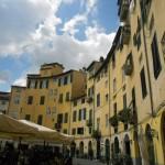 Lucca dormire in centro piazza anfiteatro