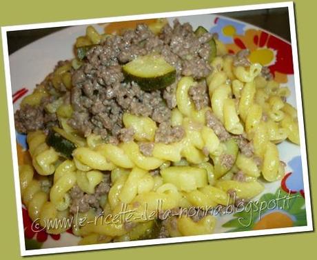 Riccioli di Gragnano al limone con ragù bianco di manzo e zucchine (8)