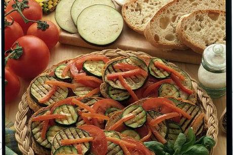 http://ricette.donnamoderna.com/var/ezflow_site/storage/images/media/images/ricette-importate/pane-pizze-e-derivati/bruschette/bruschette-vegetariane/piatto-pronto-ingredienti-cestino-vimini-tovagliolo/44248691-1-ita-IT/piatto-pronto-ingredienti-cestino-vimini-tovagliolo_dettaglio_ricette_slider_grande3.jpg