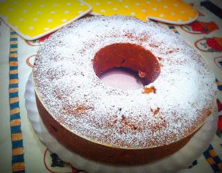 Torta speziata alle pesche, con cannella e noce moscata