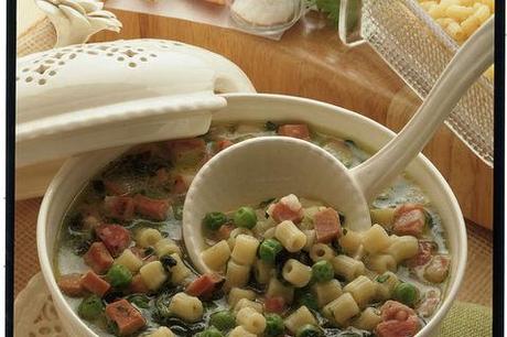 http://ricette.donnamoderna.com/var/ezflow_site/storage/images/media/images/ricette-importate/primo/minestra-e-zuppa/minestra-saporita-2/piatto-pronto-ingredienti-zuppiera-mestolo-saliera/51103991-1-ita-IT/piatto-pronto-ingredienti-zuppiera-mestolo-saliera_dettaglio_ricette_slider_grande3.jpg