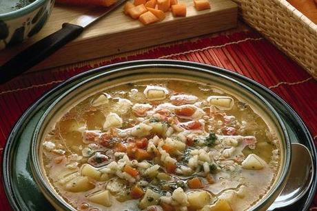 http://ricette.donnamoderna.com/var/ezflow_site/storage/images/media/images/ricette-importate/primo/minestra-e-zuppa/minestrone-al-pesto-2/piatto-pronto-stuoia-rosso-posate-tagliere-ingredienti/44259211-1-ita-IT/piatto-pronto-stuoia-rosso-posate-tagliere-ingredienti_dettaglio_ricette_slider_grande3.jpg