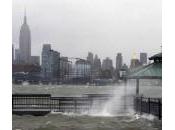 Sandy, l’uragano della morte abbatte York: almeno morti