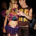 Paris Hilton con il fidanzato alla festa di Halloween al Playboy Mansion03