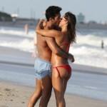 Aaron Diaz e Lola Ponce in spiaggia a Miami01