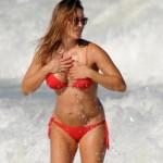 Aaron Diaz e Lola Ponce in spiaggia a Miami05