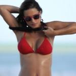 Aaron Diaz e Lola Ponce in spiaggia a Miami09