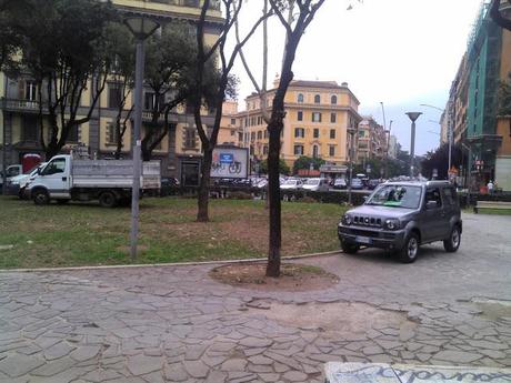 Ancora Piazza dei Re di Roma. Uno di quei luoghi in cui ti vergogni e ti senti umiliato ad essere cittadino di questa città