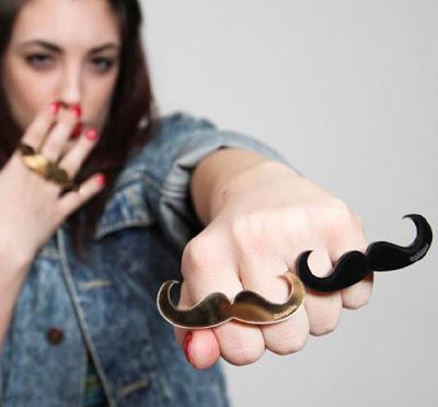 TREND ALERT: MOUSTACHES PER TUTTI