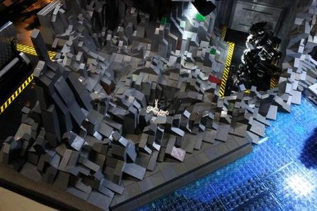 Una ricostruzione epica della BatCaverna fatta con i mattoncini LEGO