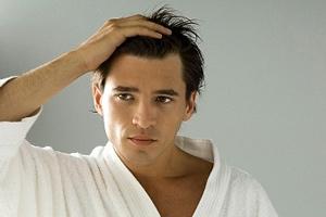 Autunno: si accentua la calvizia nell'uomo ecco come fare