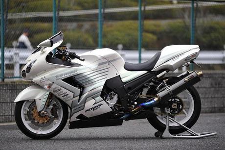 Kawasaki ZZR 1400 by K-2 Project