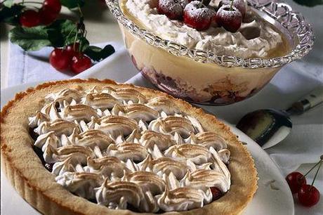 http://ricette.donnamoderna.com/var/ezflow_site/storage/images/media/images/ricette-importate/dolce-dessert/torte-e-crostate/crostata-meringata/piatto-pronto-cucchiaio-ciliegie/19650491-1-ita-IT/piatto-pronto-cucchiaio-ciliegie_dettaglio_ricette_slider_grande3.jpg