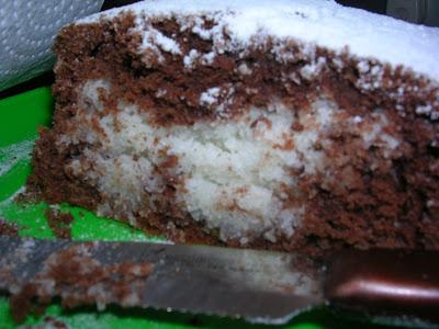 Torta al cioccolato ripiena al cocco