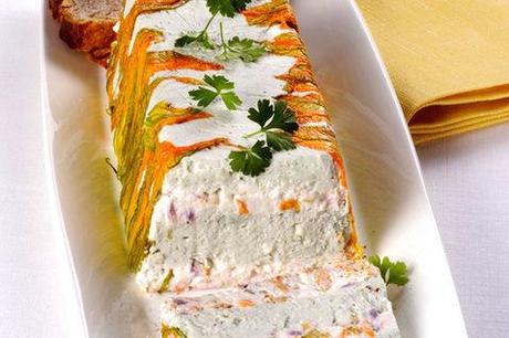 http://ricette.donnamoderna.com/var/ezflow_site/storage/images/media/images/ricette-importate/antipasto/formaggio/semifreddo-al-roquefort/piatto-pronto-teglia-rettangolare-tovagliolo-giallo/34566081-1-ita-IT/piatto-pronto-teglia-rettangolare-tovagliolo-giallo_dettaglio_ricette_slider_grande3.jpg