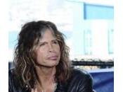 Steven Tyler confessa: “Dopo concerti alcol cocaina”