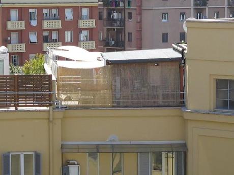 I furbetti del terrazzino che, a nostro modo di vedere, restano dei criminali fuorilegge, altroché furbetti