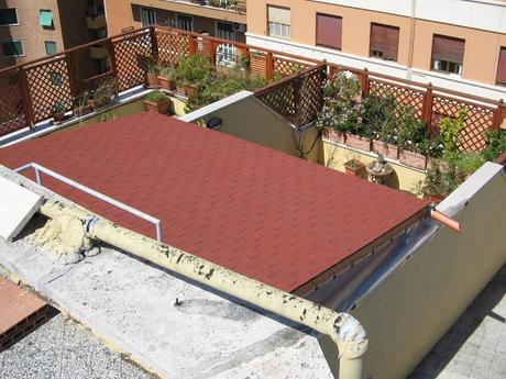 I furbetti del terrazzino che, a nostro modo di vedere, restano dei criminali fuorilegge, altroché furbetti