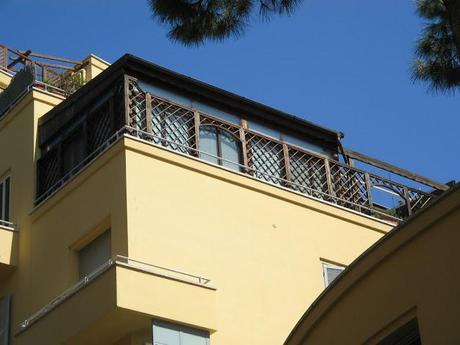 I furbetti del terrazzino che, a nostro modo di vedere, restano dei criminali fuorilegge, altroché furbetti