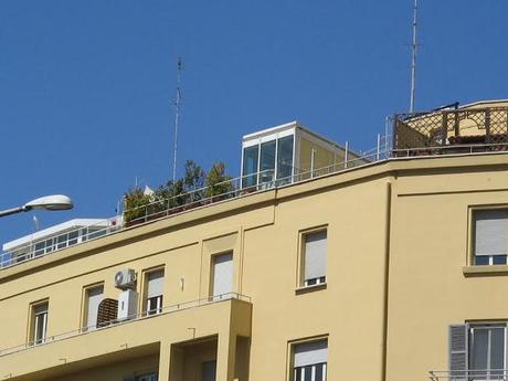 I furbetti del terrazzino che, a nostro modo di vedere, restano dei criminali fuorilegge, altroché furbetti