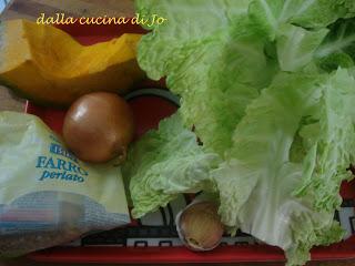 Zuppa di farro, verza, zucca e carne