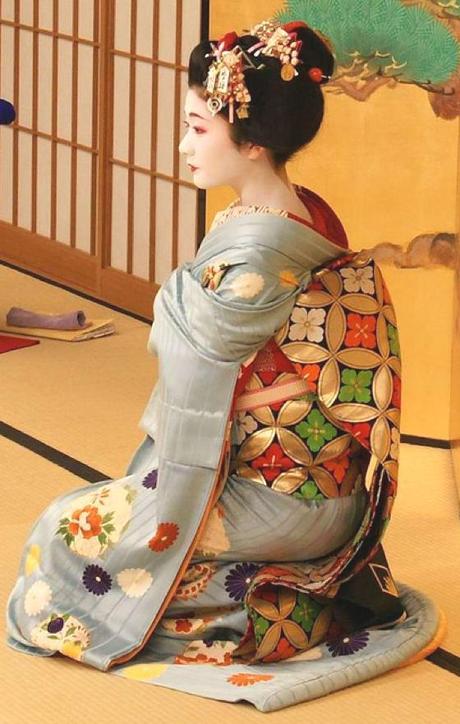 PER GLI APPASSIONATI DI KIMONO UN INTERESSANTE BOARD SU PINTEREST