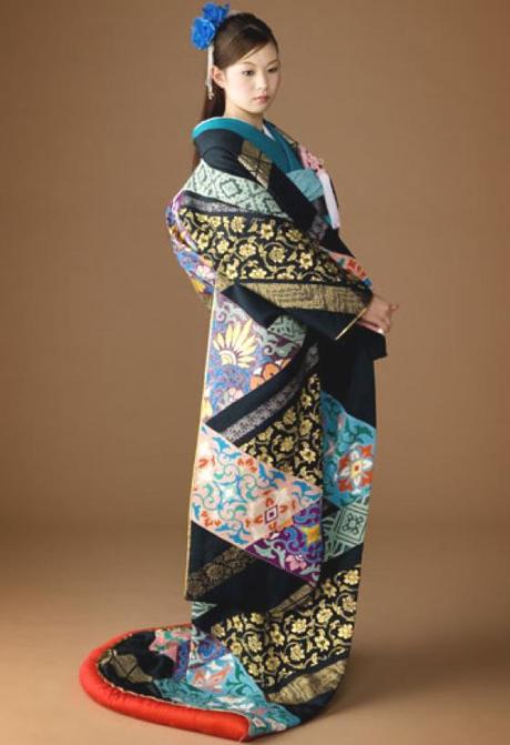 PER GLI APPASSIONATI DI KIMONO UN INTERESSANTE BOARD SU PINTEREST